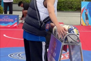 “你告诉我这是十六岁？” 